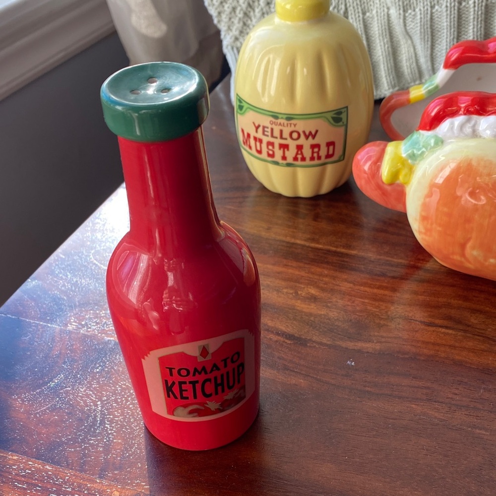 Vintage Hot Dog Napkin Holder w/Mustard and Ketchup Bottle Salt/Pepper Set - Picture 6 of 10